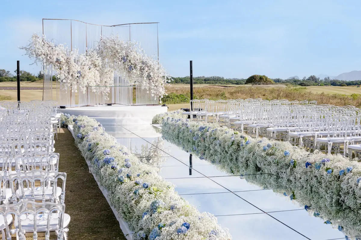 Mesa decorada e serviço de buffet em evento no Golfe Olímpico